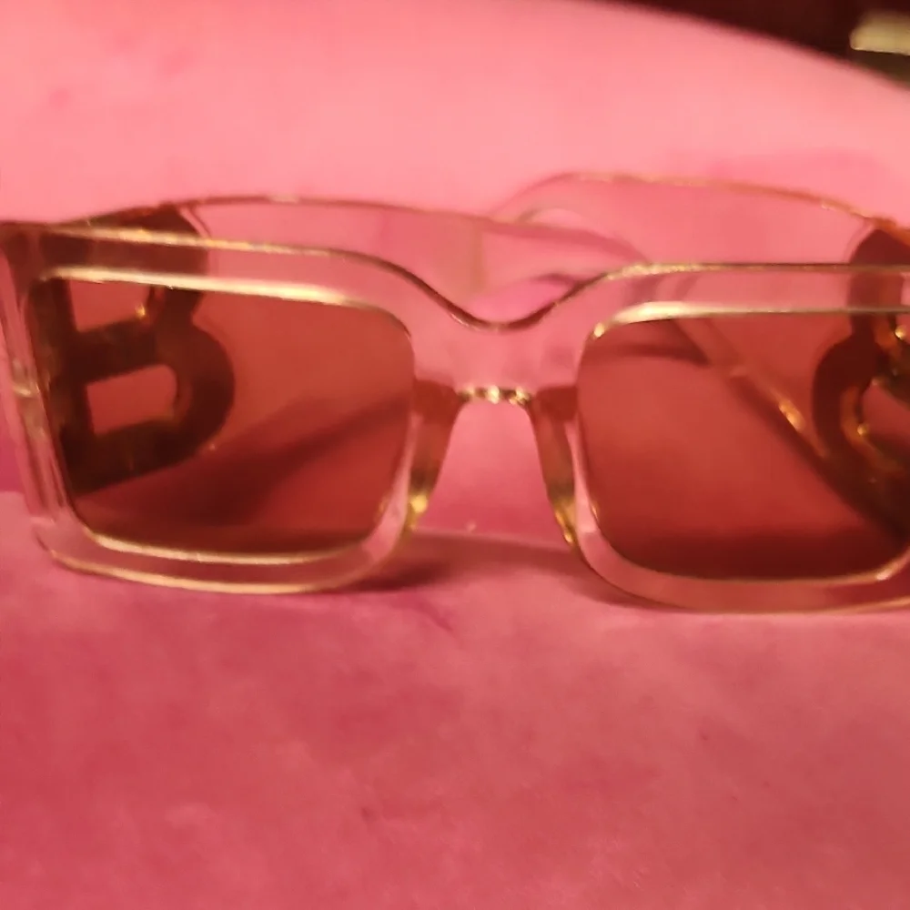 Balenciaga lookTransparent Sunglasses - Picture 2 of 8